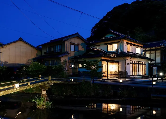 川の灯
