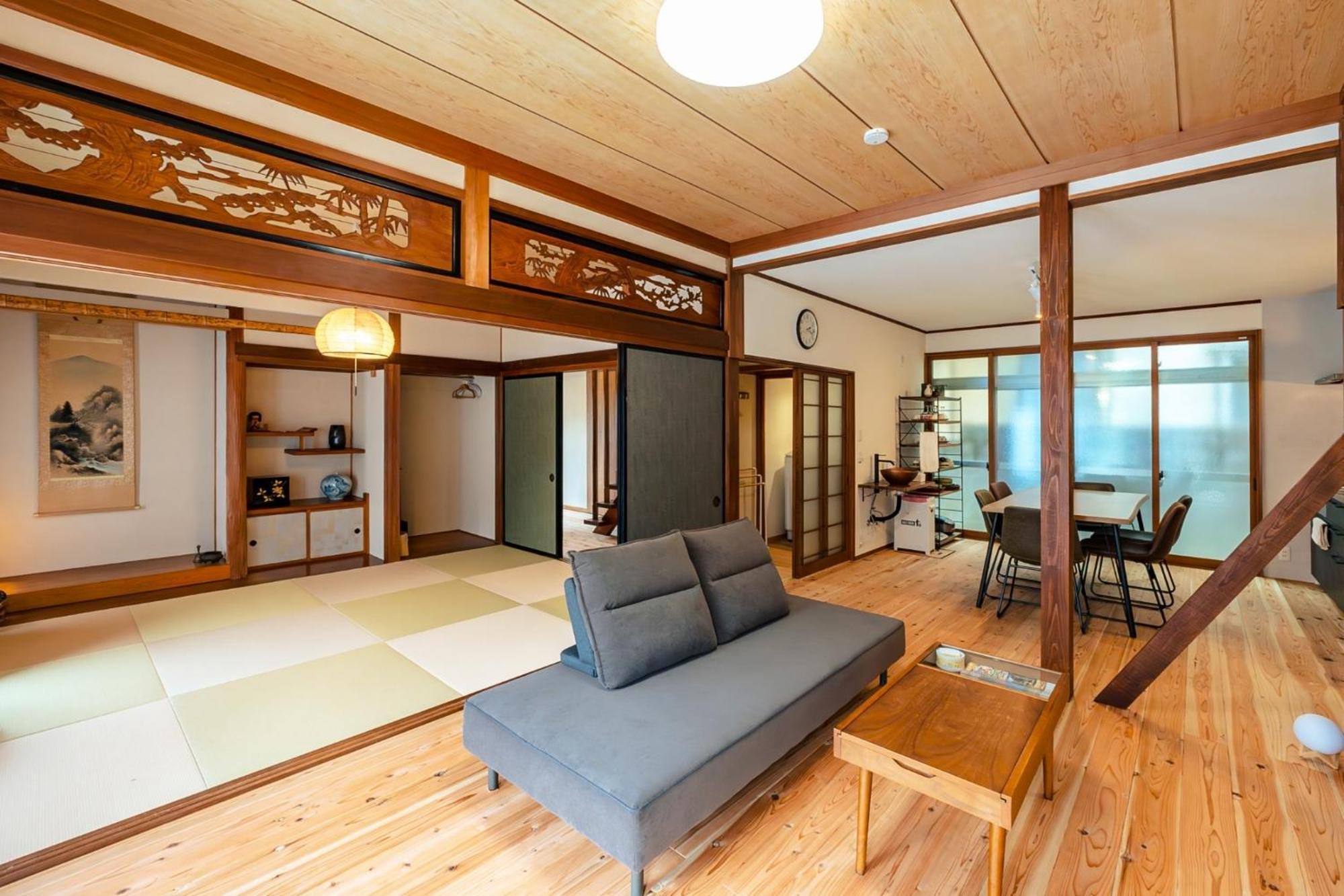 川の灯
